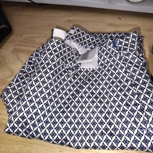 Stylish Women's Blue and White Patterned Capris